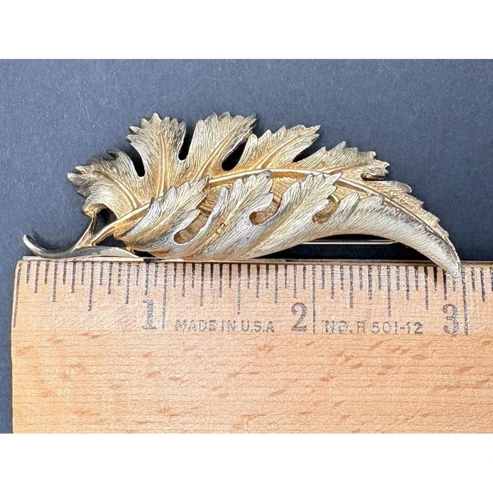 Vintage Coro Pegasus Curled Leaf Textured Gold Tone Brooch 3